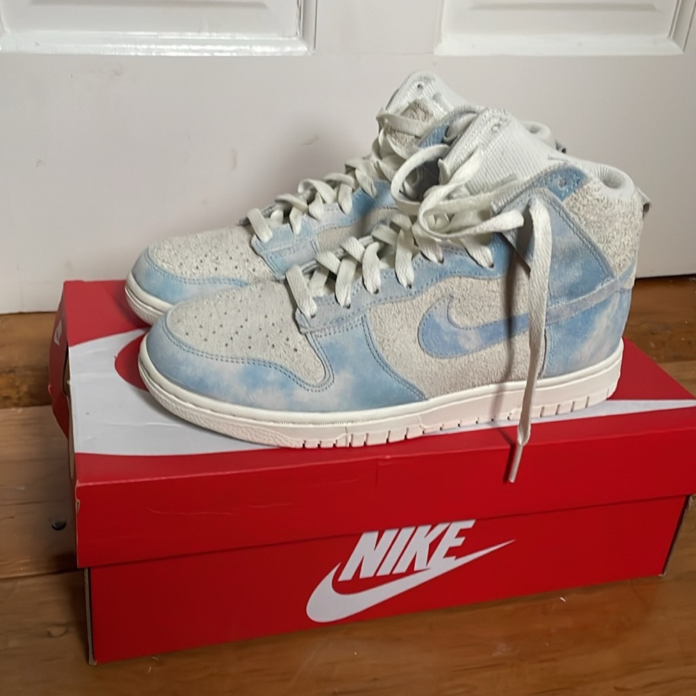 Women’s Nike Dunk High SE